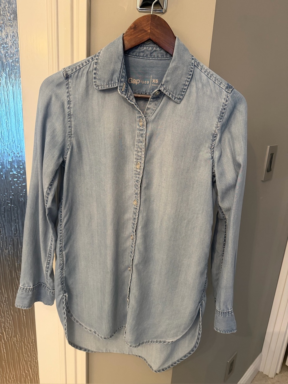 Gap 1969 100% Lyocell Chambray Button-Up Shirt Light Wash Women’s XS